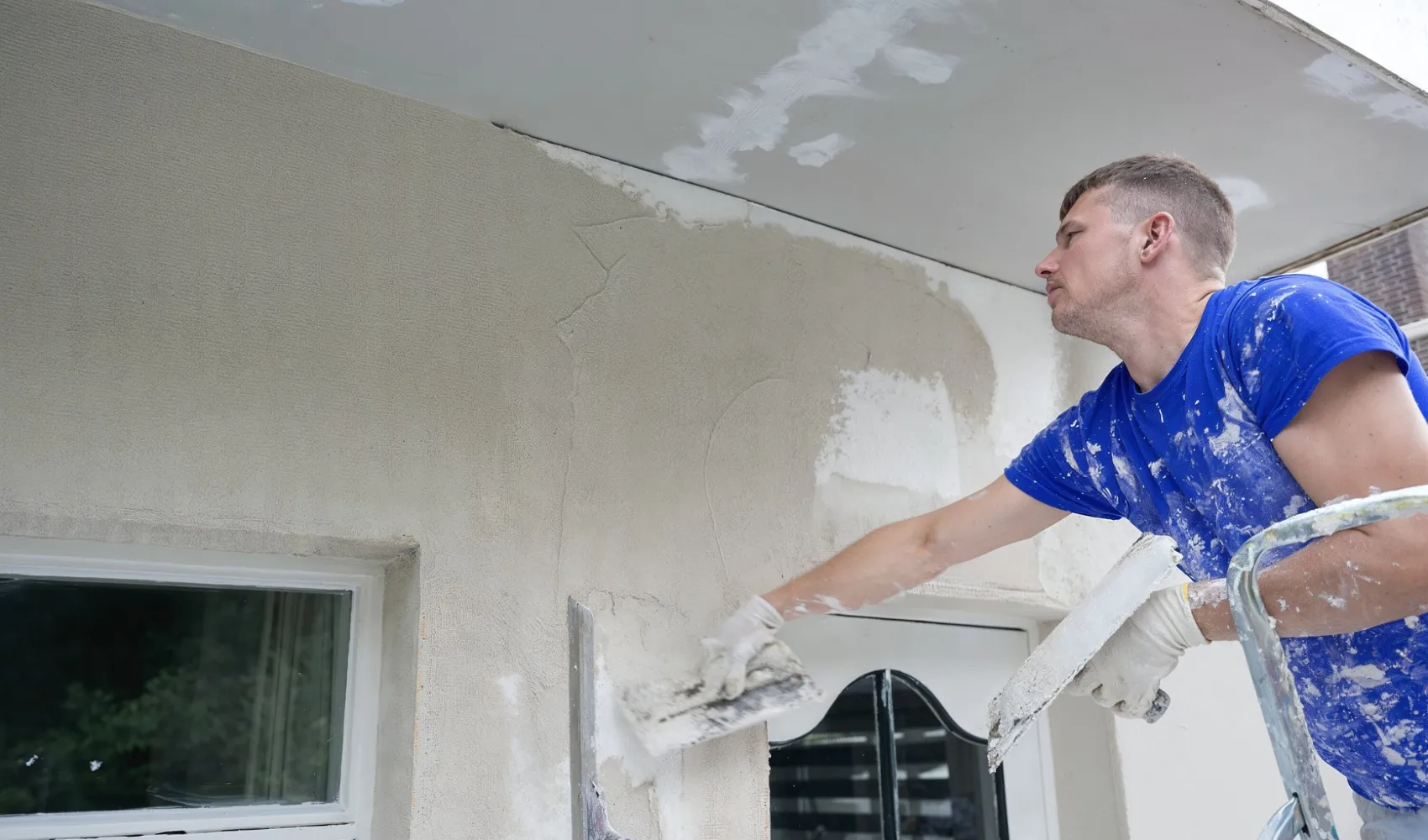 Skilled stucco professional smoothing and finishing exterior wall stucco in Los Angeles CA
